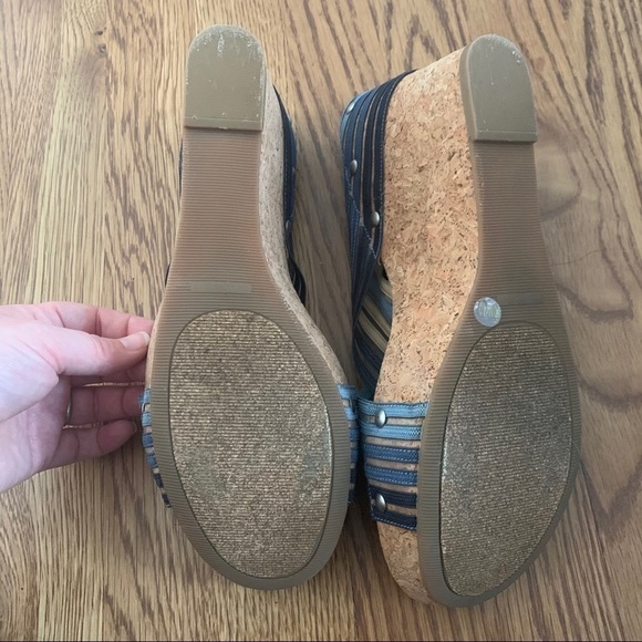 Lucky Brand Miller 2 Open Toe Canvas Wedge - Picture 8 of 9